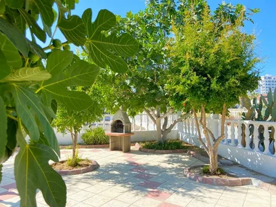 Villa Fully furnished 5-bedroom villa 200 m² 150 meters from the beach.