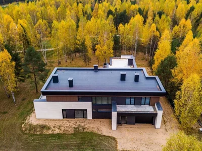 What does a house in Belarus that sells for €2,728,000 look like? Spoiler: no renovations inside