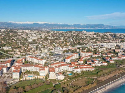 Zespół mieszkaniowy New sea view apartments in Juan les Pins, Antibes, Cote d'Azur, France