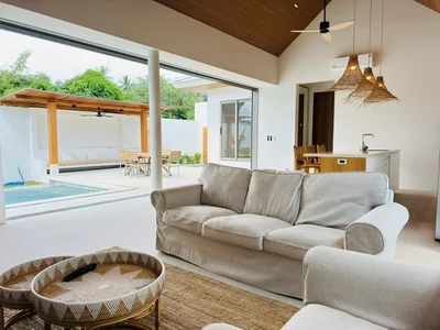 Zespół mieszkaniowy New furnished villa with a swimming pool, 350 meters from the beach, Samui, Thailand