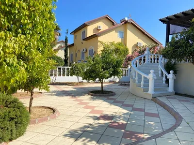Villa Fully furnished 5-bedroom villa 200 m² 150 meters from the beach.