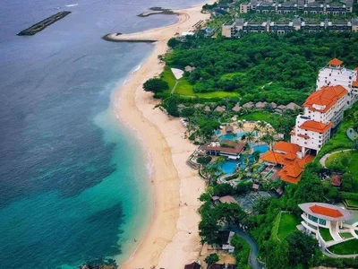 Wohnanlage New residential complex of villas with swimming pools and sea views in Nusa Dua, Bali, Indonesia