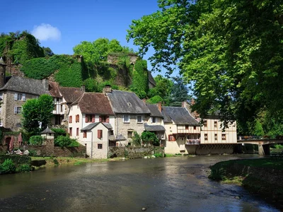 Frankreich verkauft jetzt auch Häuser und Quadratmeter Land für 1 Euro