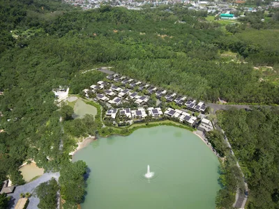 Complexe résidentiel Exclusive villa complex by a picturesque lake in Choeng Thale, Phuket, Thailand