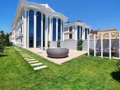 Villa Six bedroom villas 400 meters.