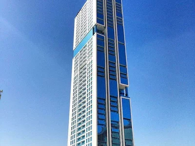 Zespół mieszkaniowy Marina Arcade Tower — modern high-rise residence by Mada'in Properties with swimming pools and concierge service in the prestigious area of Dubai Marina