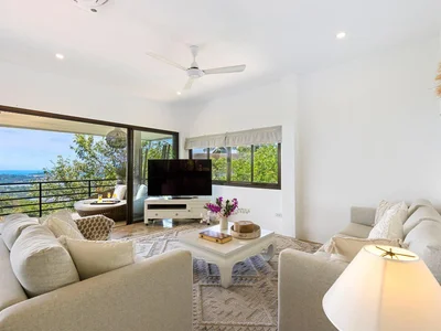 Zespół mieszkaniowy Three-storey villa with a swimming pool and a separate studio, Samui, Thailand