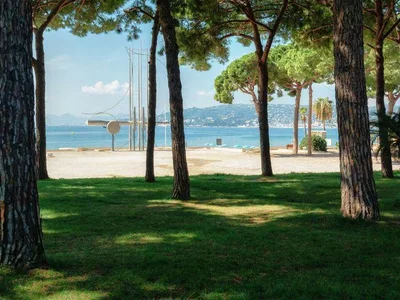 Zespół mieszkaniowy New sea view apartments in Juan les Pins, Antibes, Cote d'Azur, France