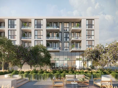 Complexe résidentiel Residential complex Terrazzo with swimming pools and sports grounds, surrounded by green areas, JVC, Dubai, UAE