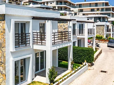 Willa Three bedroom villa with direct sea views in Gundogan area.