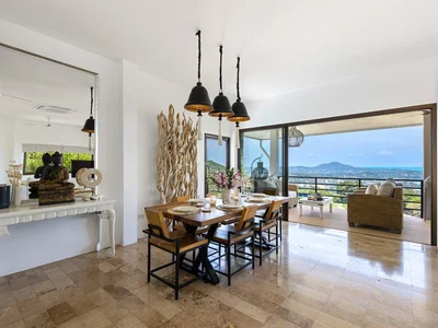 Zespół mieszkaniowy Three-storey villa with a swimming pool and a separate studio, Samui, Thailand