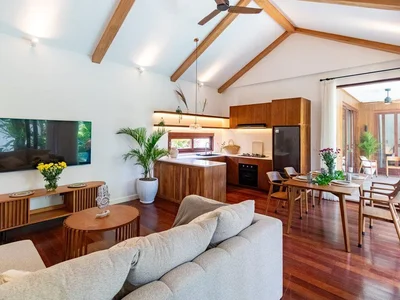 Zespół mieszkaniowy Complex of furnished villas with swimming pool, 10 minutes away from Sanur Beach, Bali, Indonesia