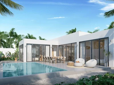 Complexe résidentiel New complex of villas with swimming pools close to a golf club, Phuket, Thailand