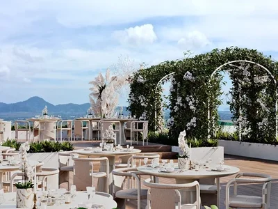 Complejo residencial The luxurious Above Element project is located near Bang Tao Beach.