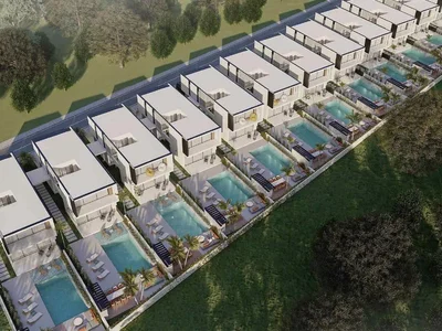 Villa KOMPLEKS TREHSPALENNYH VILL V YENI BOGAZICI