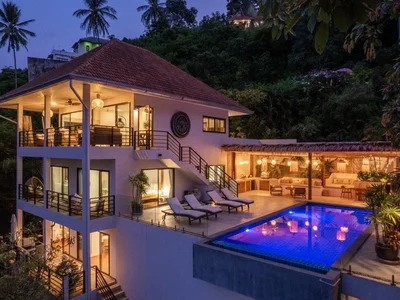 Zespół mieszkaniowy Three-storey villa with a swimming pool and a separate studio, Samui, Thailand