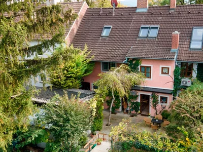 Das sit ein Traumhaus zum Verlieben. In Österreich wird für €778,000 ein Haus des letzten Jahrhunderts verkauft