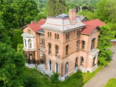The estate of the famous artist Mihail Chemiakin is on the market in the USA