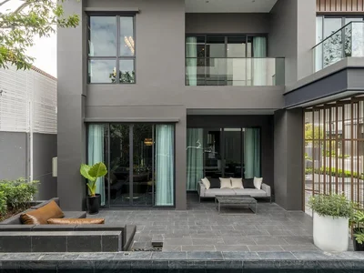 Zespół mieszkaniowy Complex of villas with swimming pools, lounge areas and clubhouses, Bangkok, Thailand
