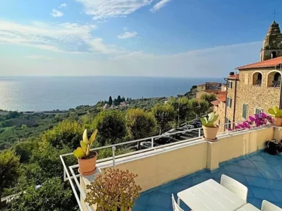 Is it possible to make a home dated to the XIIIth century comfortable and stylish? A unique villa for sale in Italy
