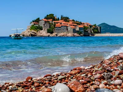 What attracts buyers of real estate in the town of Bar in Montenegro?