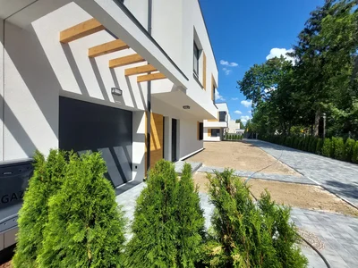 Villa QHOUSE: www.qhouse-ursynow.pl