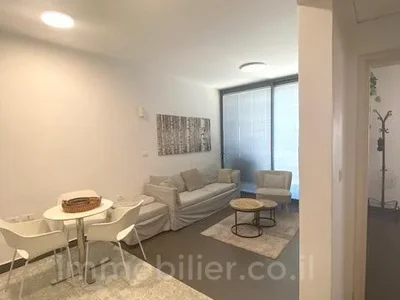 Wohnviertel A ne pas manquer avec terrasse bel appartement bien agence bon emplacement bonne occasion dans un bel immeuble entierement meuble investi proche de la mer