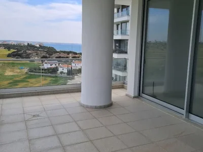 Complexe résidentiel Three bedroom duplex in Abelia Residence complex with sea view.
