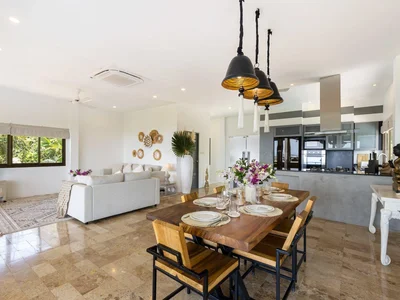 Zespół mieszkaniowy Three-storey villa with a swimming pool and a separate studio, Samui, Thailand
