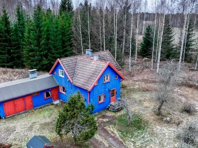 In Finland, an ultramarine cottage with rooms in rainbow colours sells for €22,000