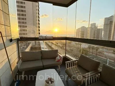 Dzielnica mieszkaniowa Avec terrasse dans un bel immeuble bon emplacement grand luxueux proche de la mer vue sur la mer spacieux bel appartement magnifique