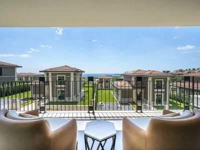 Zespół mieszkaniowy Apartments and villas with spacious balconies, in a new residential complex near swimming pools and restaurants, Istanbul, Turkey
