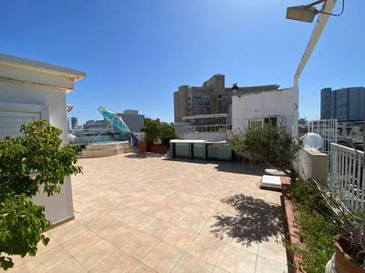 Quartier résidentiel En exclusivité à vendre chez norder group properties, un incroyable penthouse à ben yehuda 42 près de bogarshov juste au bord de la mer !