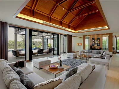 Wohnanlage Complex of villas with swimming pools and jacuzzis directly on Bang Tao Beach, Phuket, Thailand