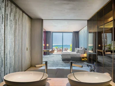 Complejo residencial Portofino Hotel — luxury beachfront residence by Kleindienst in the area of The World Islands, Dubai