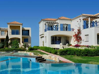 Zespół mieszkaniowy Beachfront residence with gardens close to a highway, Chania, Greece