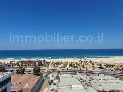 Wohnviertel Avec terrasse dans un bel immeuble investi au centre bon emplacement grand proche de la mer vue sur la mer bien agence clair dans un immeuble neuf spacieux bel appartement magnifique