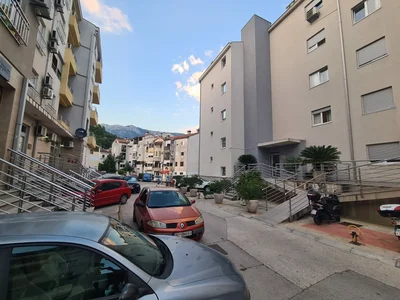 Immeuble Modern 2-Bedroom Apartment with Terrace in Budva, Maslina
