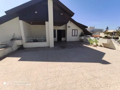 Barrio residencial A renover avec terrasse bon emplacement endroit calme grand proche de la mer vue sur la mer spacieux bonnes orientations en bon etat grand jardin hauts plafonds