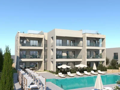 Zespół mieszkaniowy Gated residence with a swimming pool, a spa and green areas at 500 meters from the beach, Kapparis, Cyprus