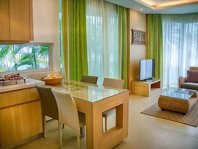 Zespół mieszkaniowy Low-rise beachfront residence with a swimming pool, Pattaya, Thailand