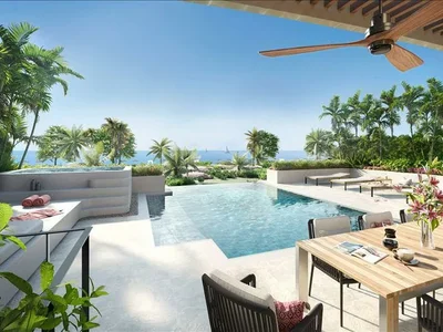 Complexe résidentiel New complex of villas with swimming pools and gardens on the first sea line, Phuket, Thailand