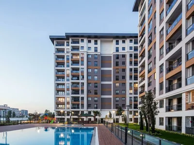 Zespół mieszkaniowy Residential complex with swimming pools and sports grounds, near the city center, Istanbul, Turkey