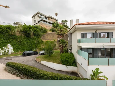 Residential complex Moradia T3 Renovada em Condomínio com Piscina – Monte Estoril