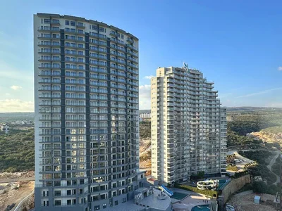 Zespół mieszkaniowy Residence with swimming pools, an aquapark and a mini golf course at 80 meters from the sea, Mersin, Turkey