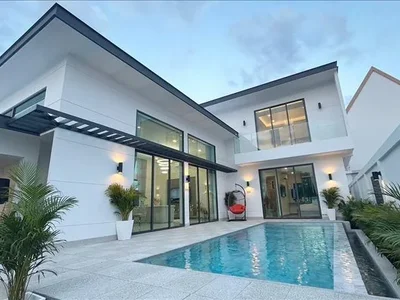 Complexe résidentiel New complex of villas with swimming pools in a sought-after area, close to an international school, Pattaya, Phuket