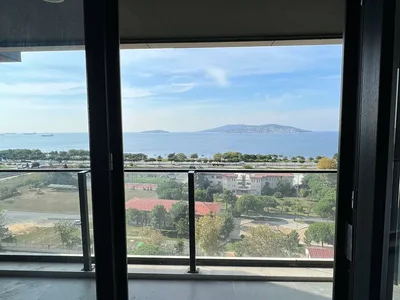 Zespół mieszkaniowy Spacious apartments with balconies, 400 metres from the sea, Kartal, Istanbul, Turkey