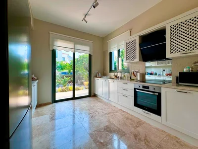 Villa 5 komnat v sovremennom stile s panoramnymi vidami