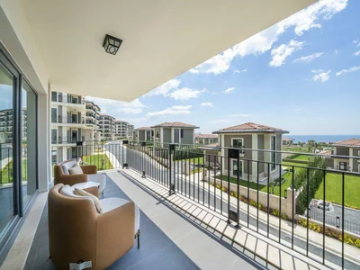 Zespół mieszkaniowy Apartments and villas with spacious balconies, in a new residential complex near swimming pools and restaurants, Istanbul, Turkey