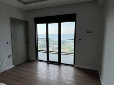 Zespół mieszkaniowy Spacious apartments with balconies, 400 metres from the sea, Kartal, Istanbul, Turkey